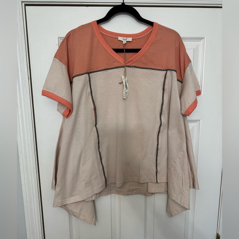 Easel‎ Tee